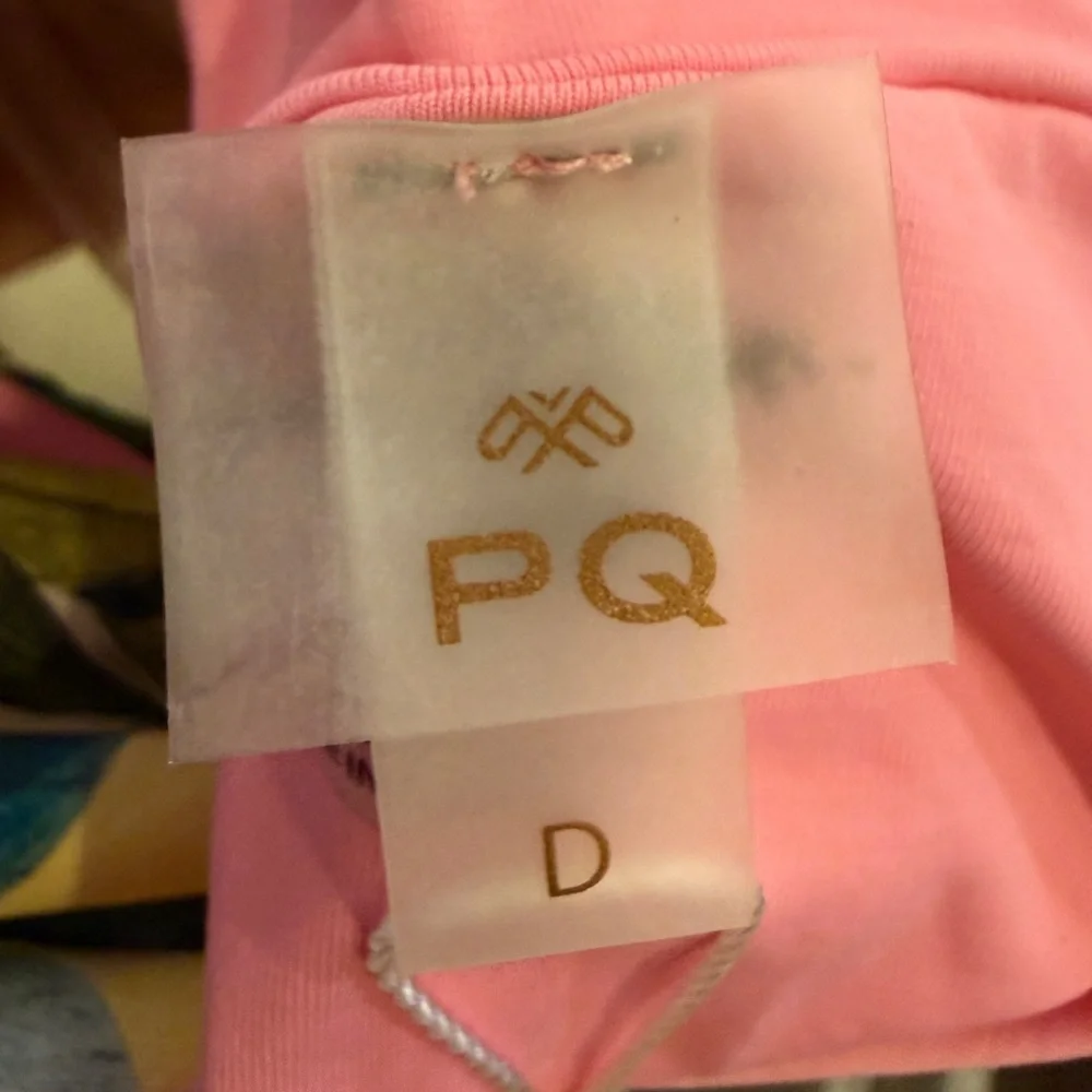 PQ Swim Women’s Pink and Floral Tie Front Reversible Bikini Top sz D
